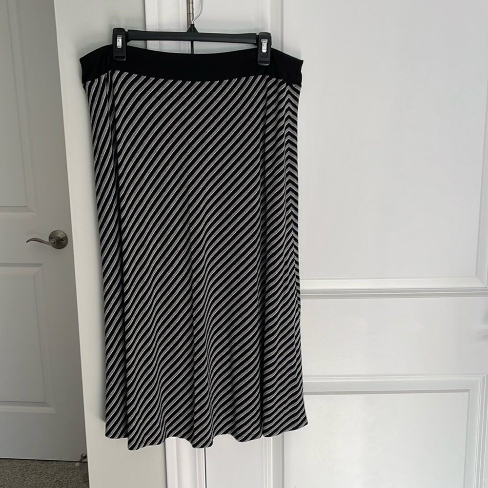 J. Jill midi/maxi skirt, size L, striped, gray, black white, stretchy